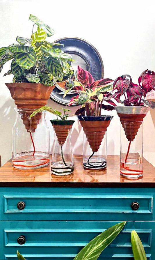 Nomade GLAZED – the self-watering TERRACOTTA pot