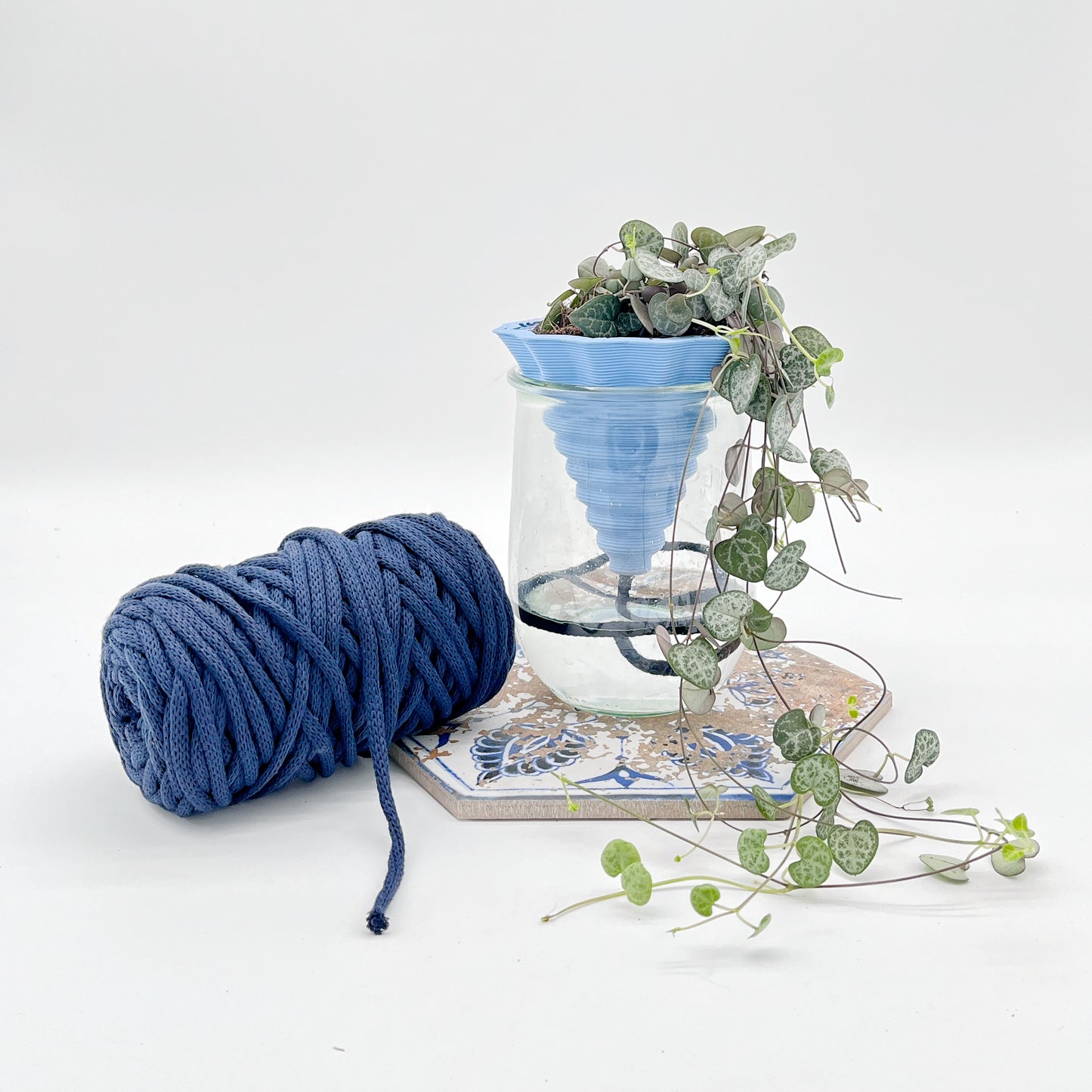 Nomade – the self-watering pot in COLORED STONEWARE
