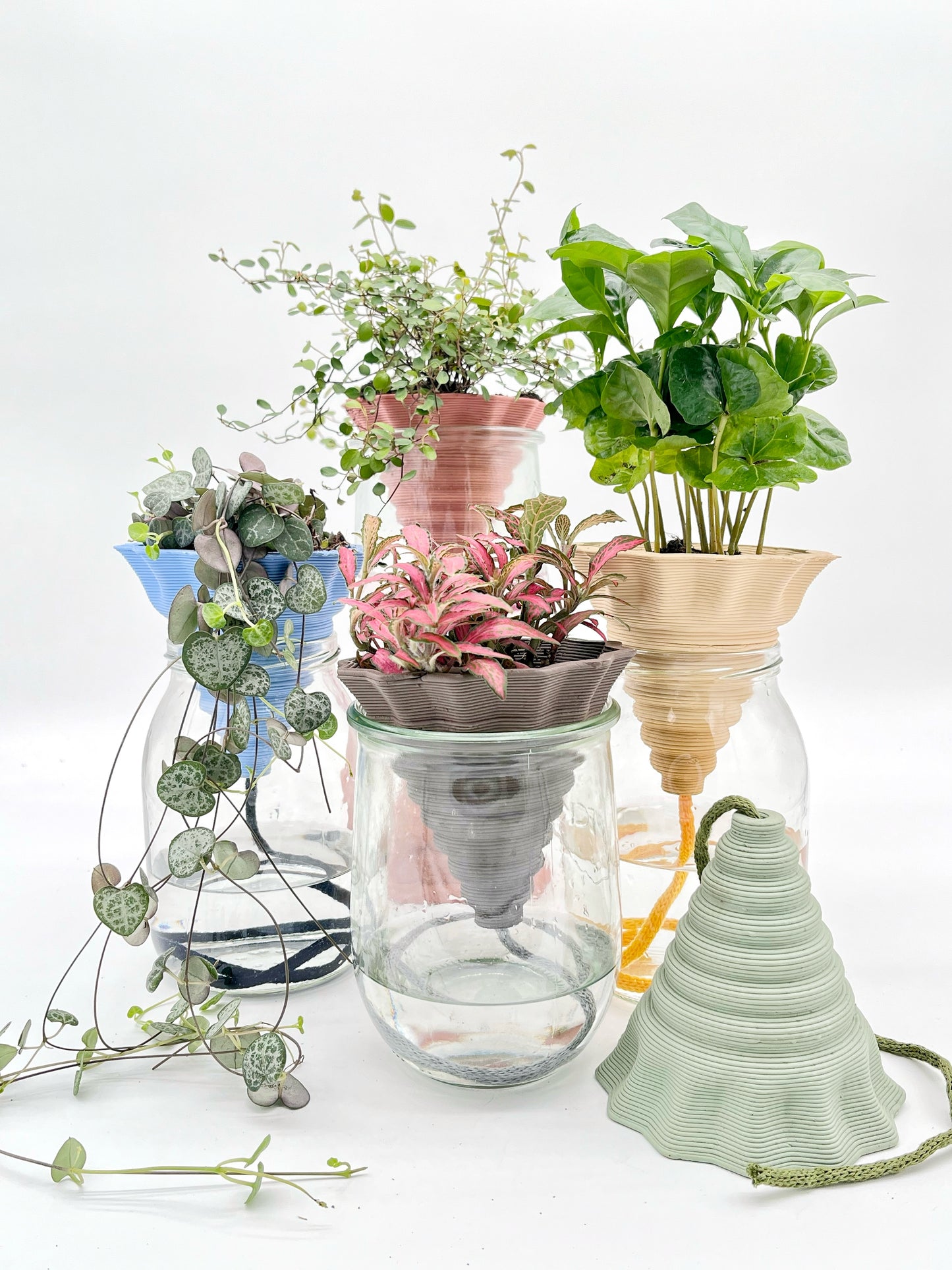 Nomade – the self-watering pot in COLORED STONEWARE