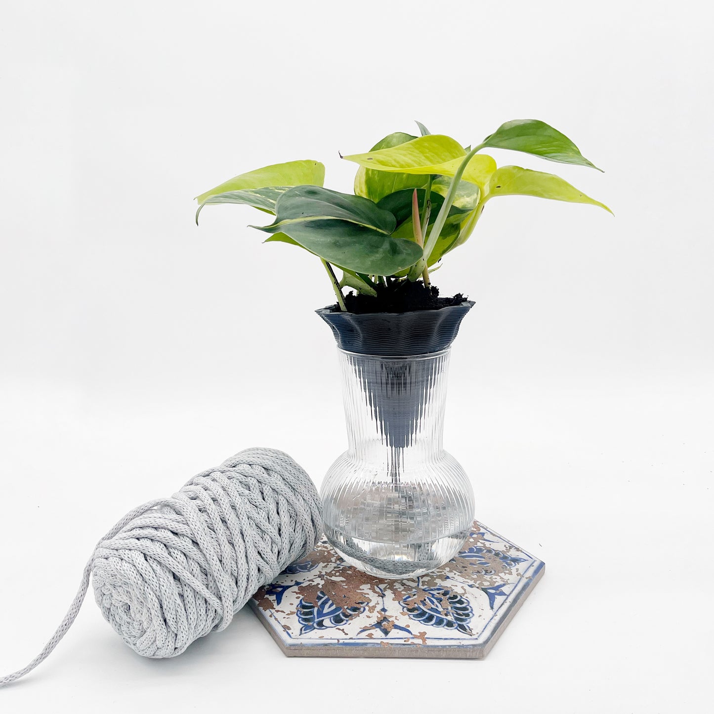 Nomade – the self-watering pot in COLORED STONEWARE