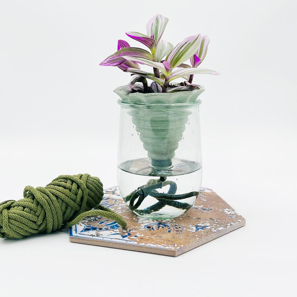 Nomade – the self-watering pot in COLORED STONEWARE