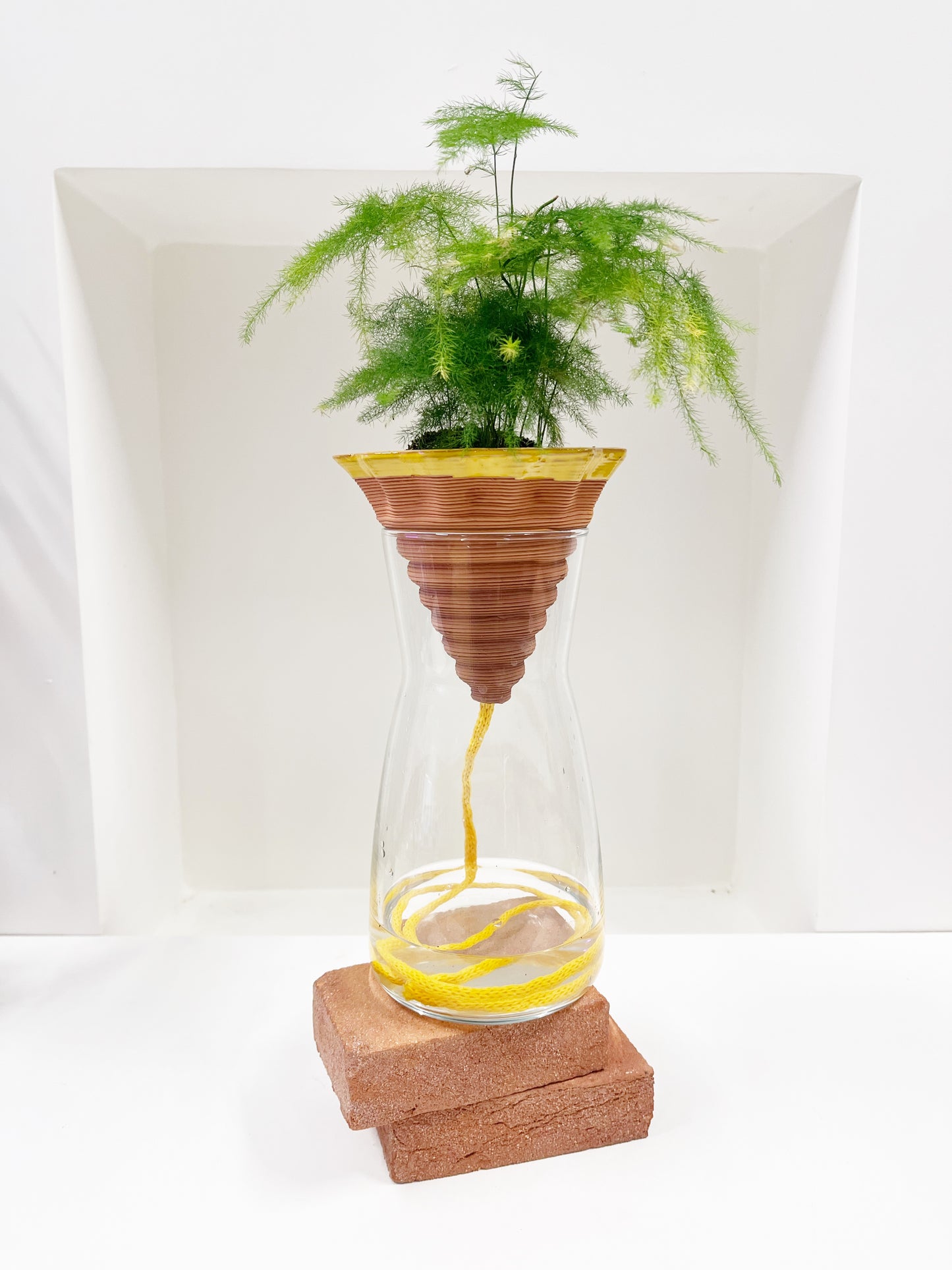 Nomade GLAZED – the self-watering TERRACOTTA pot
