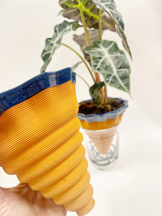 Nomade GLAZED – the self-watering TERRACOTTA pot