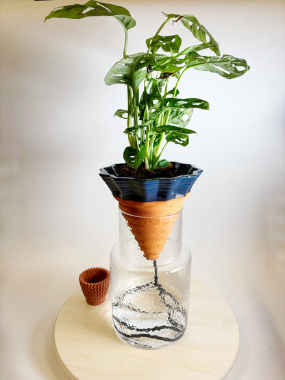 Nomade GLAZED – the self-watering TERRACOTTA pot